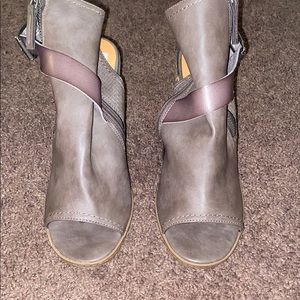 Gray Chunky hill . Worn once
